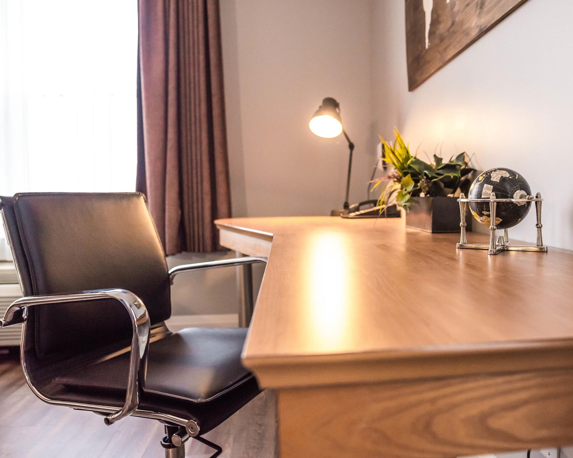 Cambridge Hotel And Conference Centre Extérieur photo