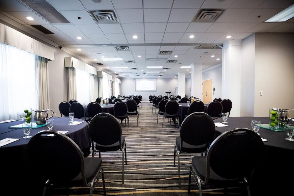 Cambridge Hotel And Conference Centre Extérieur photo