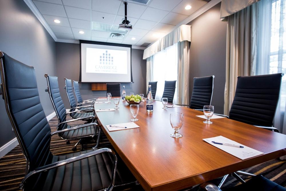 Cambridge Hotel And Conference Centre Extérieur photo