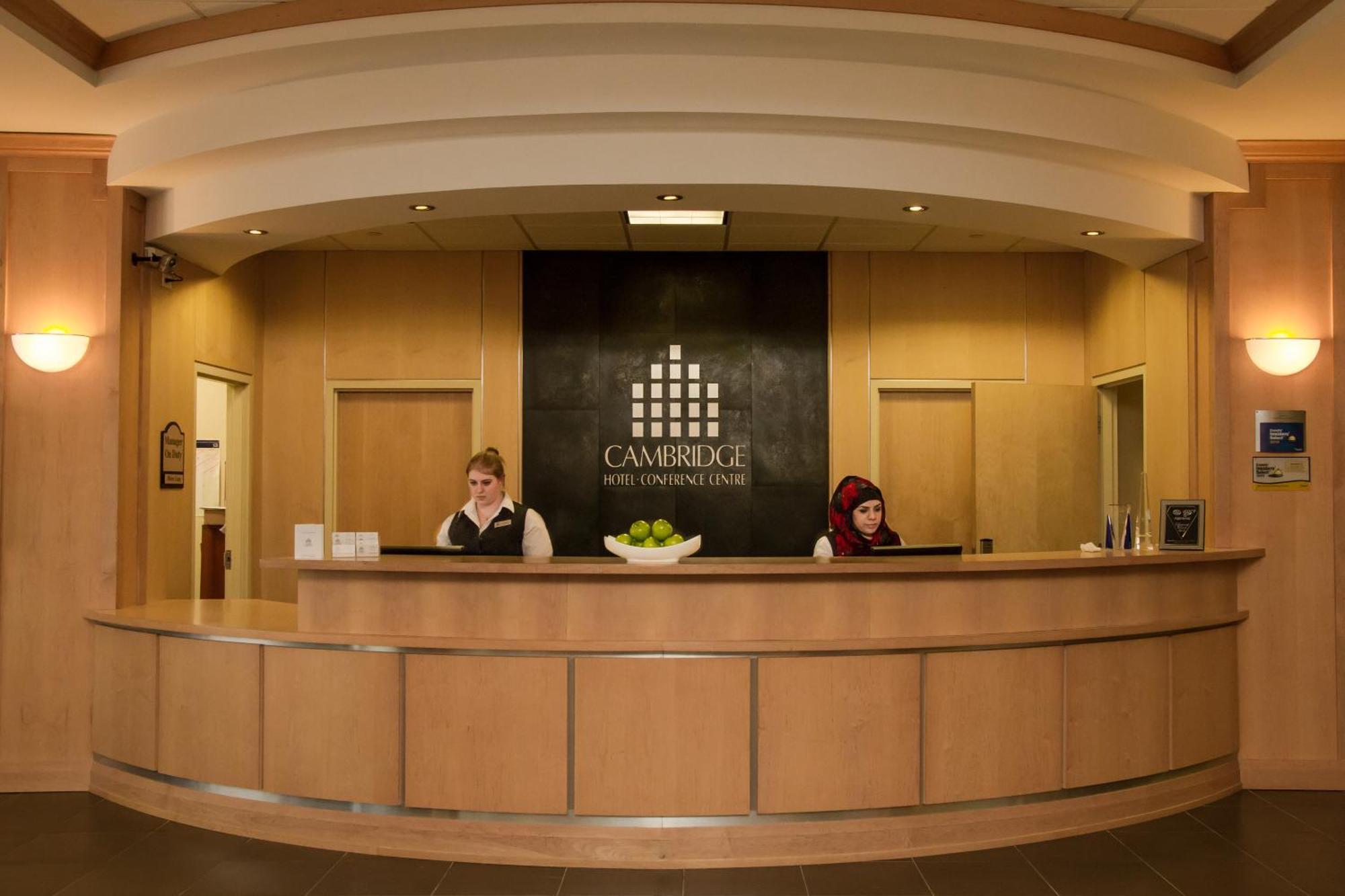 Cambridge Hotel And Conference Centre Extérieur photo