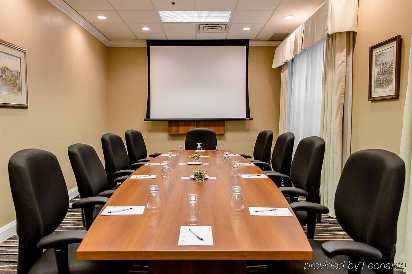 Cambridge Hotel And Conference Centre Extérieur photo