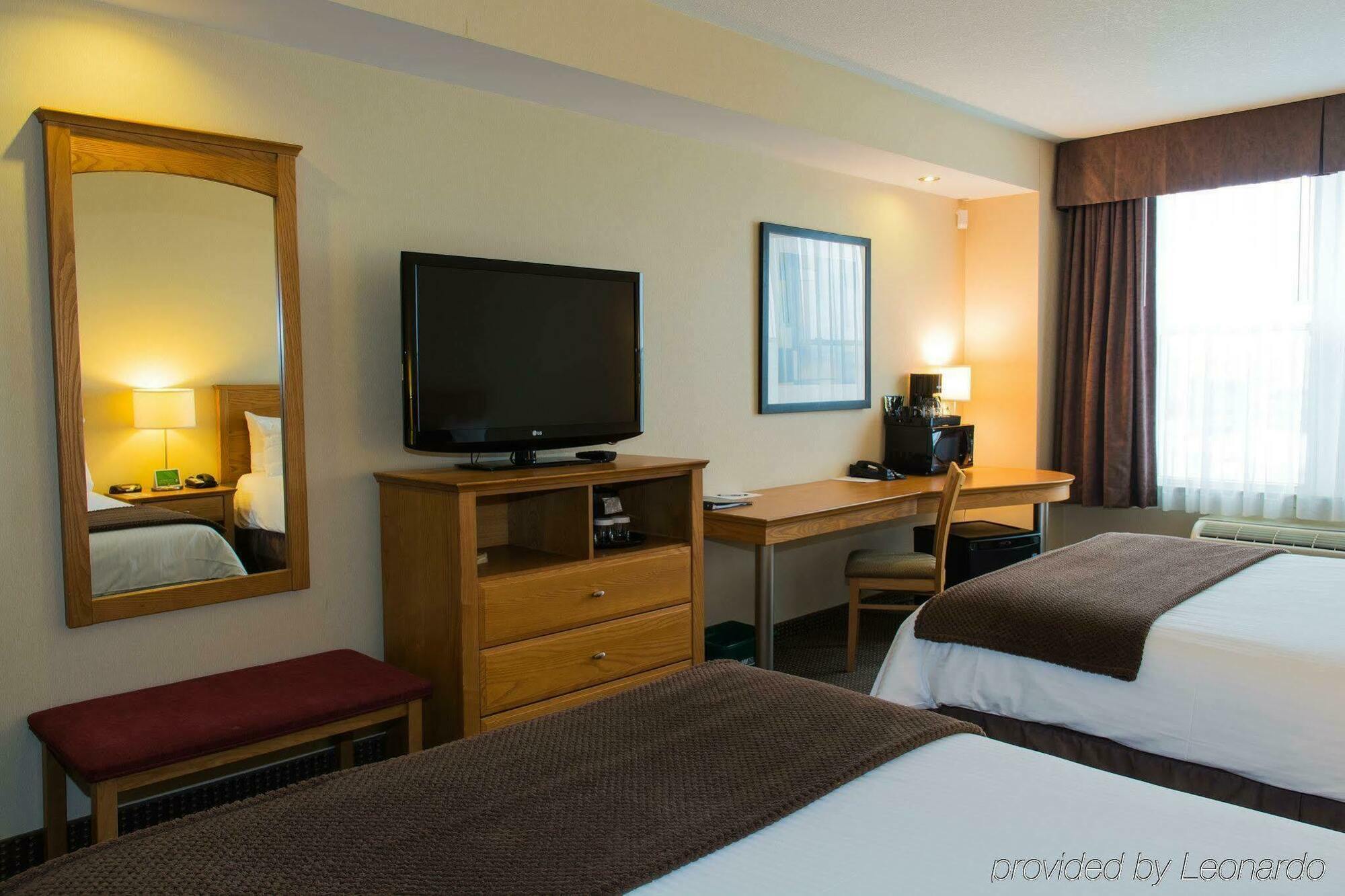 Cambridge Hotel And Conference Centre Extérieur photo