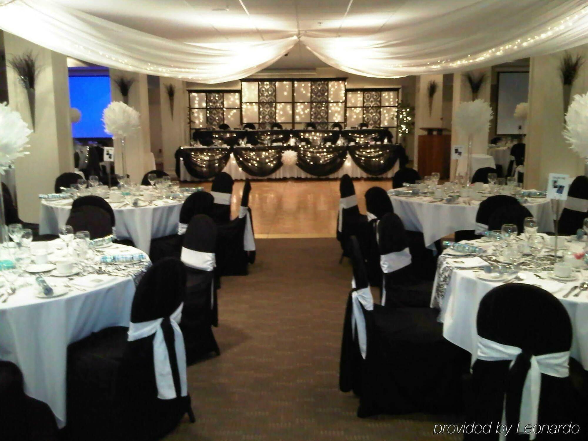 Cambridge Hotel And Conference Centre Extérieur photo