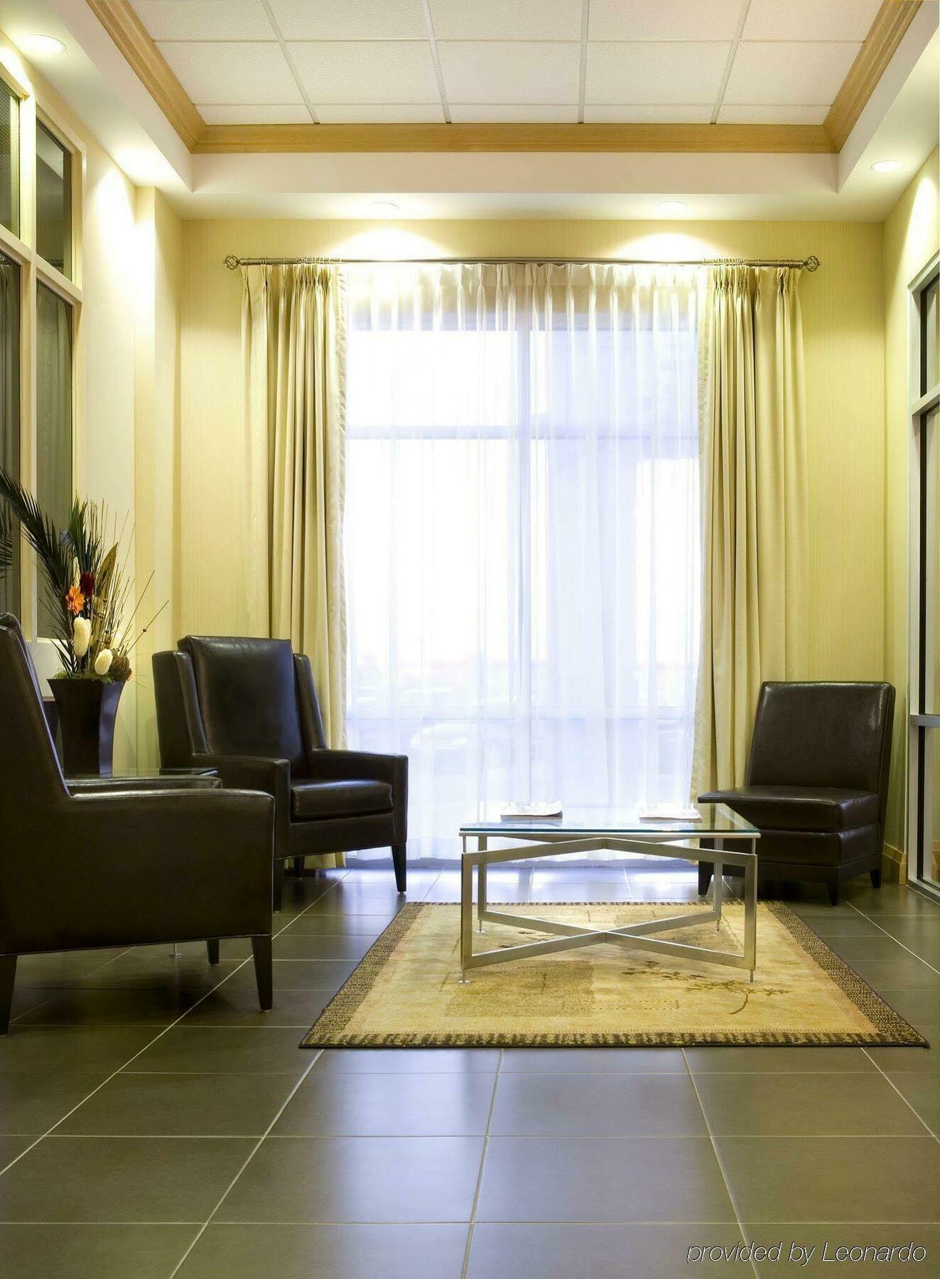 Cambridge Hotel And Conference Centre Extérieur photo