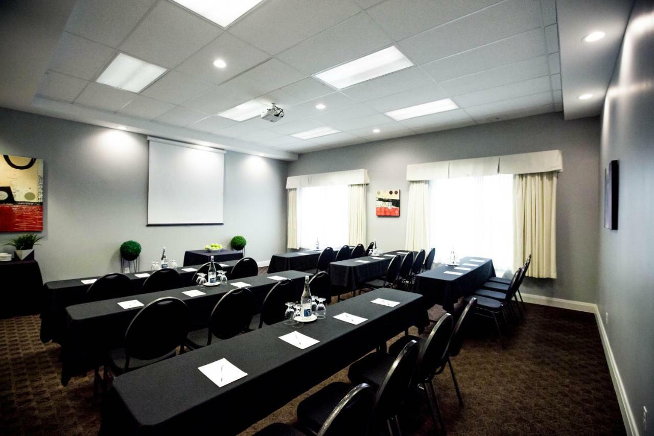 Cambridge Hotel And Conference Centre Extérieur photo