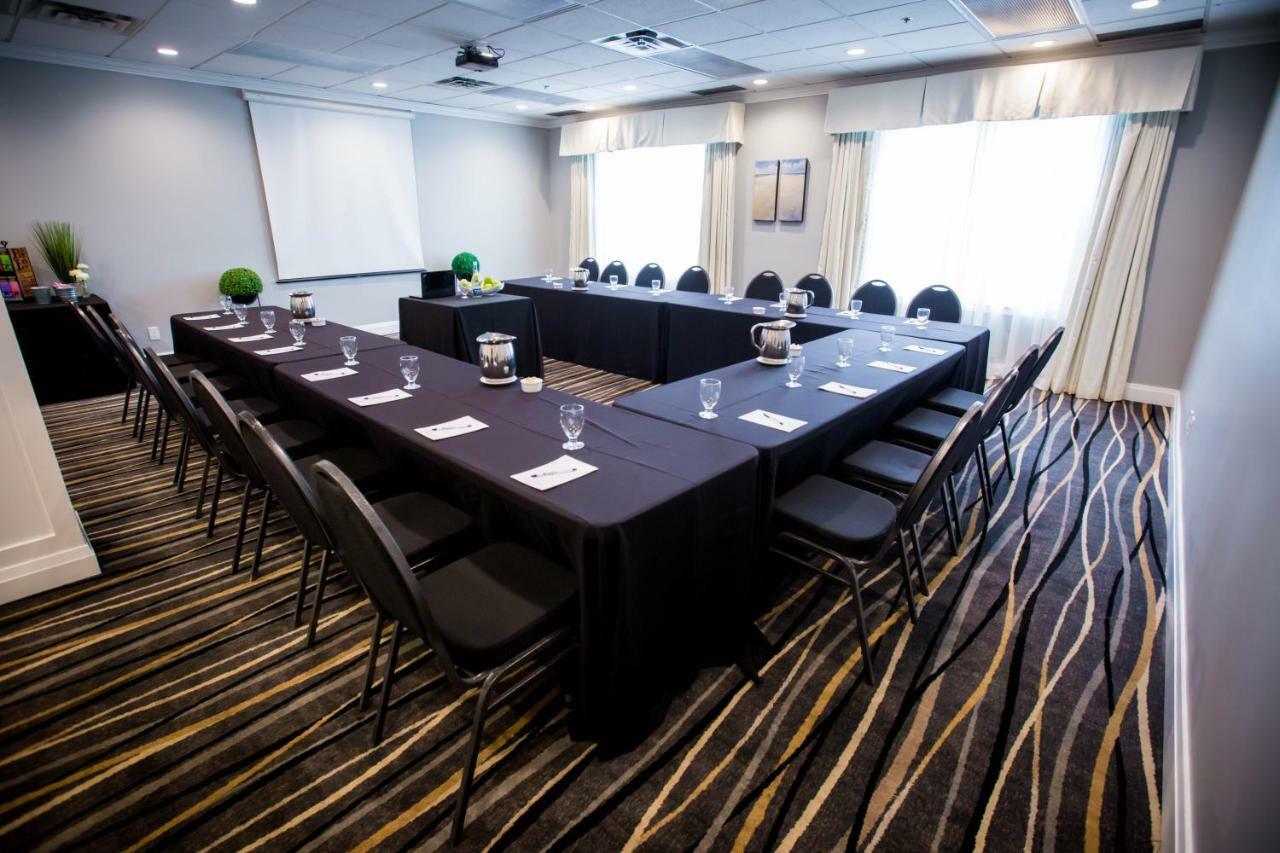 Cambridge Hotel And Conference Centre Extérieur photo